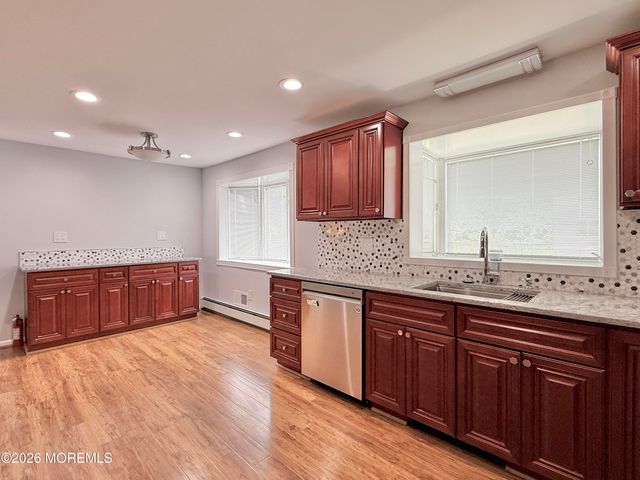 27 3rd Avenue, Toms River, NJ 08757