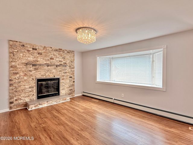 27 3rd Avenue, Toms River, NJ 08757