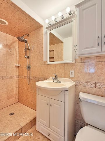 27 3rd Avenue, Toms River, NJ 08757