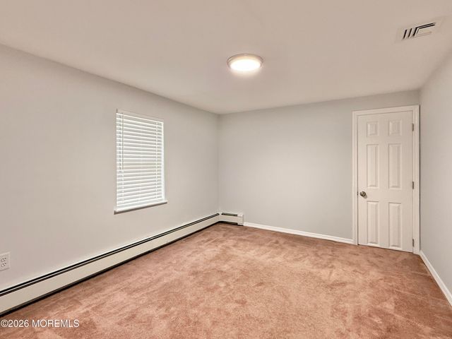 27 3rd Avenue, Toms River, NJ 08757