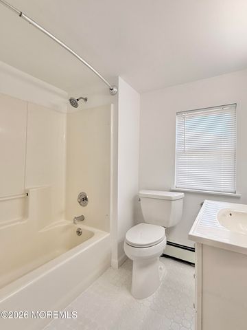 27 3rd Avenue, Toms River, NJ 08757