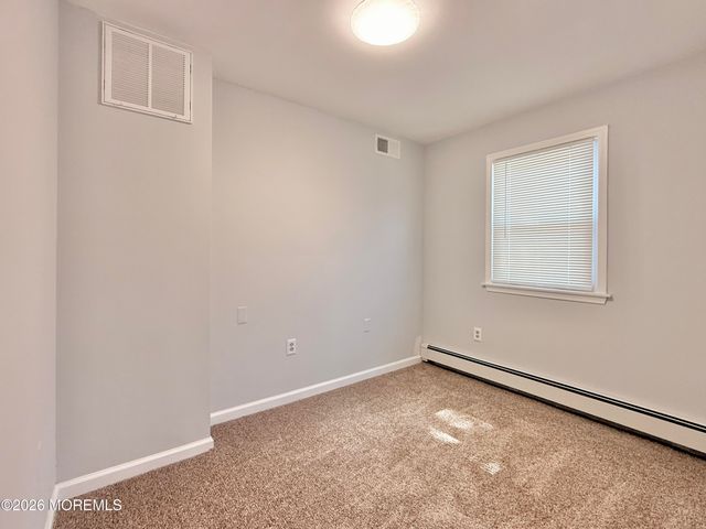 27 3rd Avenue, Toms River, NJ 08757