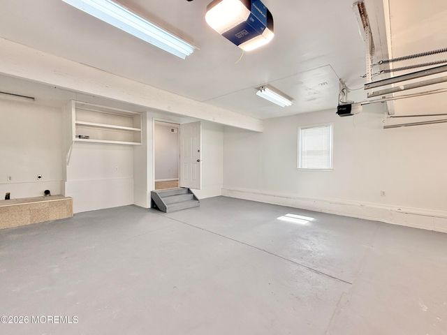 27 3rd Avenue, Toms River, NJ 08757