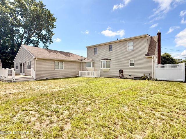 27 3rd Avenue, Toms River, NJ 08757