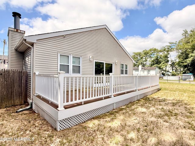 27 3rd Avenue, Toms River, NJ 08757