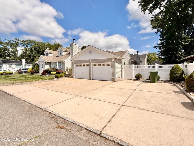 27 3rd Avenue, Toms River, NJ 08757
