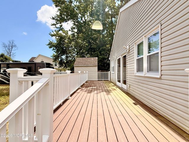 27 3rd Avenue, Toms River, NJ 08757