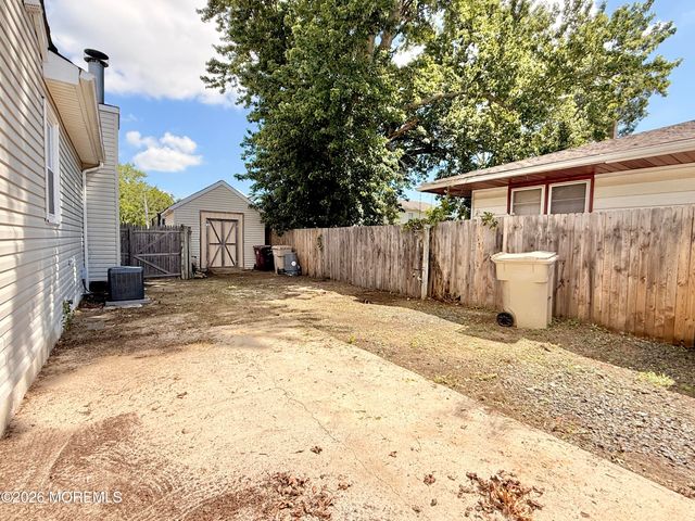 27 3rd Avenue, Toms River, NJ 08757