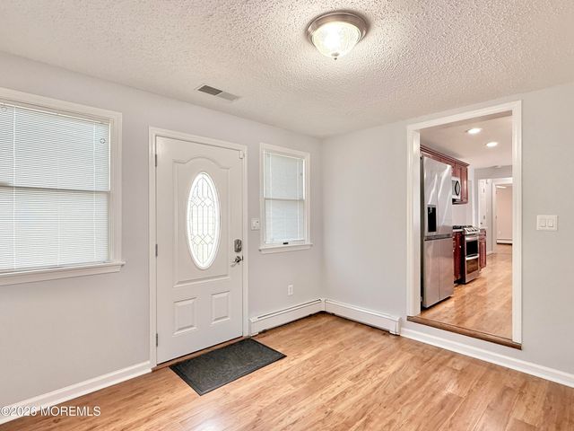 27 3rd Avenue, Toms River, NJ 08757