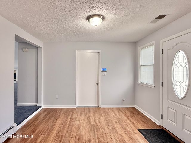 27 3rd Avenue, Toms River, NJ 08757