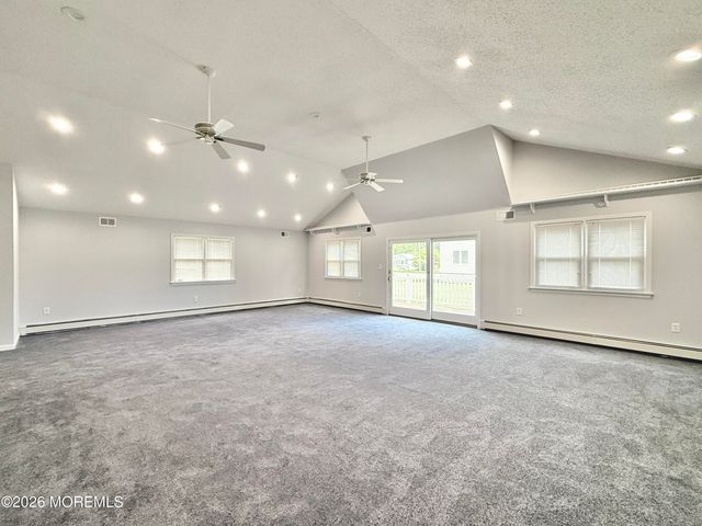 27 3rd Avenue, Toms River, NJ 08757