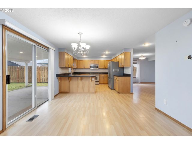 21612 Sw KRISTIN Ct, Beaverton, OR 97003