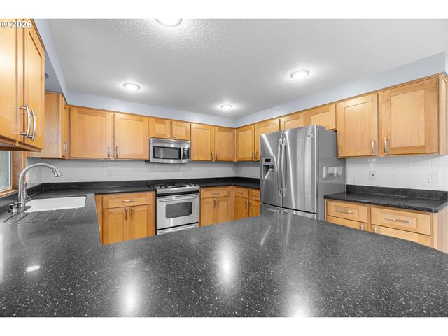 21612 Sw KRISTIN Ct, Beaverton, OR 97003