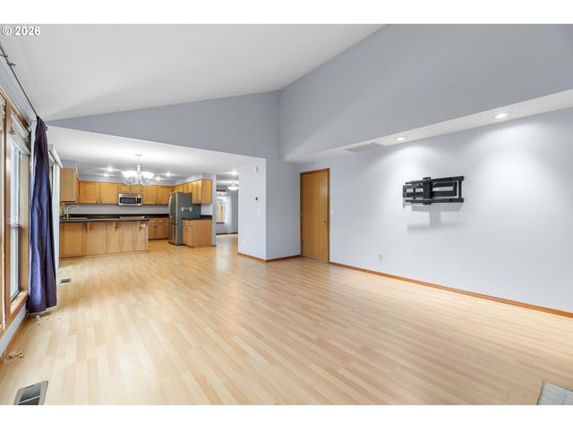 21612 Sw KRISTIN Ct, Beaverton, OR 97003