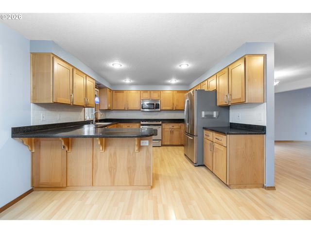 21612 Sw KRISTIN Ct, Beaverton, OR 97003