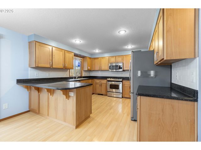 21612 Sw KRISTIN Ct, Beaverton, OR 97003