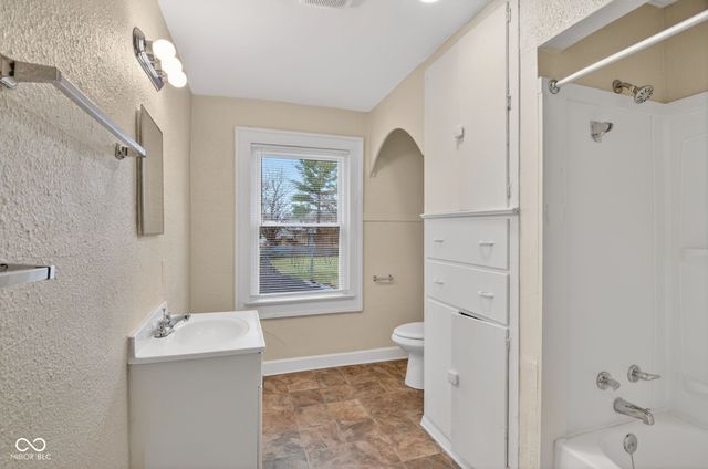 3922 Rookwood Avenue, Indianapolis, IN 46208