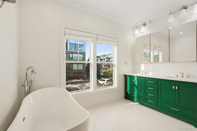 21 Rivers Edge Drive, Tarrytown, NY 10591