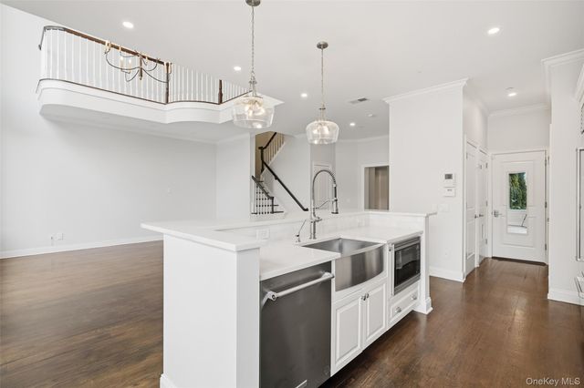 21 Rivers Edge Drive, Tarrytown, NY 10591