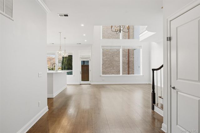 21 Rivers Edge Drive, Tarrytown, NY 10591