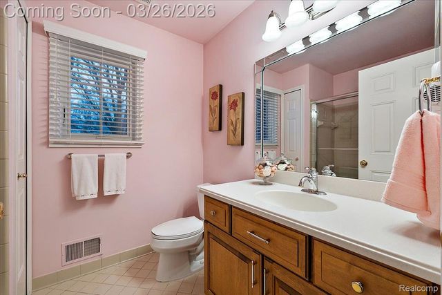 13071 Burningwood Drive, Washington Township, MI 48094