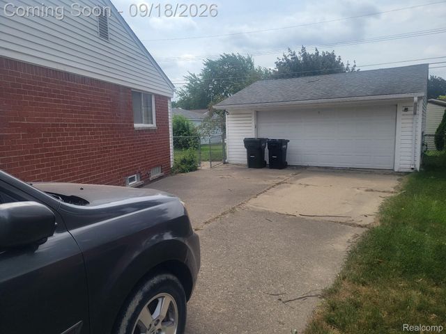 8436 Antwerp Drive, Sterling Heights, MI 48313
