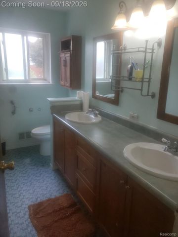 8436 Antwerp Drive, Sterling Heights, MI 48313