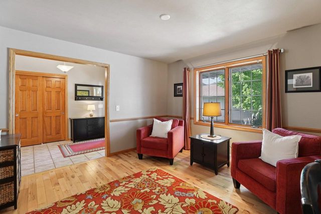 919 Lochmoore Drive, Waunakee, WI 53597