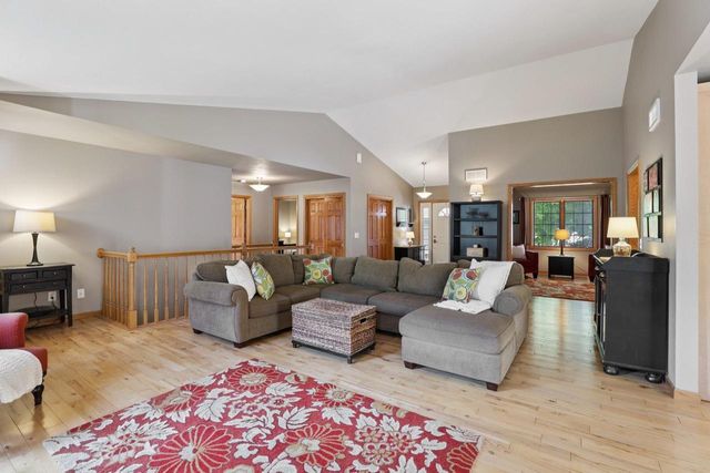 919 Lochmoore Drive, Waunakee, WI 53597