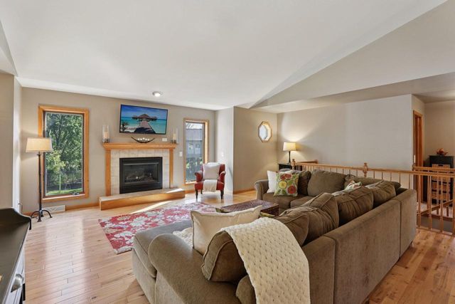 919 Lochmoore Drive, Waunakee, WI 53597