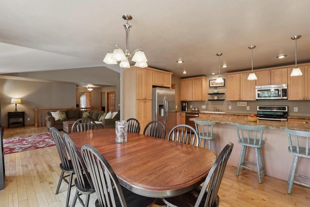 919 Lochmoore Drive, Waunakee, WI 53597