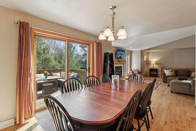 919 Lochmoore Drive, Waunakee, WI 53597