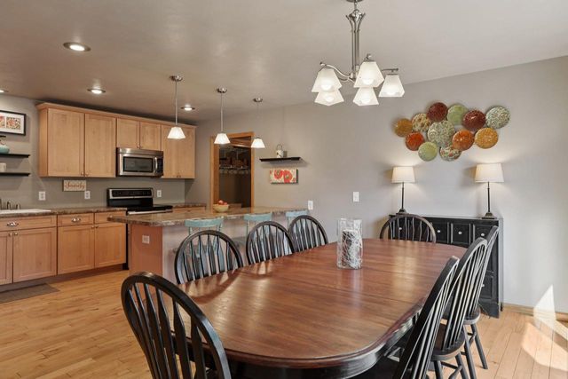 919 Lochmoore Drive, Waunakee, WI 53597