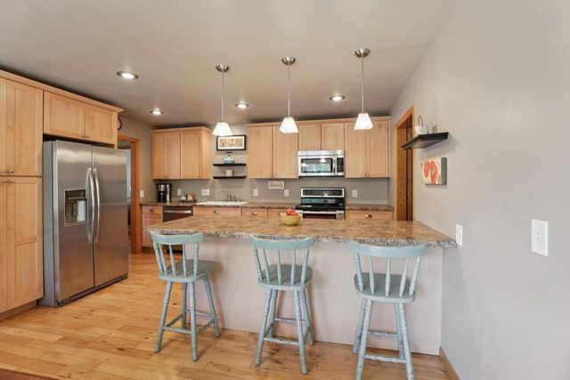 919 Lochmoore Drive, Waunakee, WI 53597