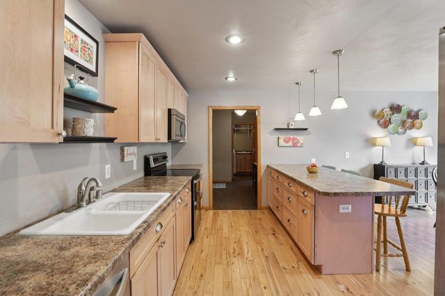 919 Lochmoore Drive, Waunakee, WI 53597