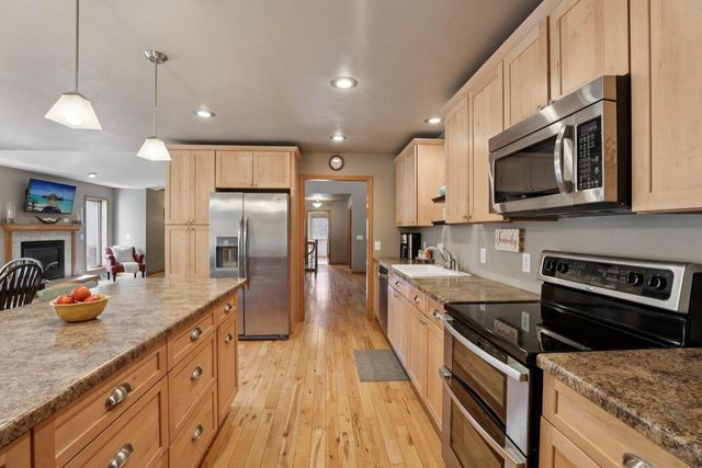 919 Lochmoore Drive, Waunakee, WI 53597