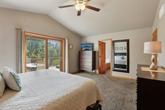 919 Lochmoore Drive, Waunakee, WI 53597