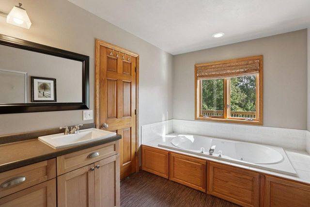 919 Lochmoore Drive, Waunakee, WI 53597