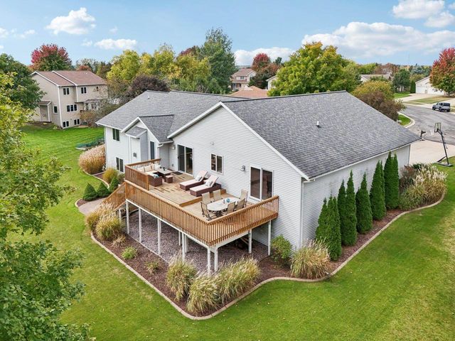 919 Lochmoore Drive, Waunakee, WI 53597