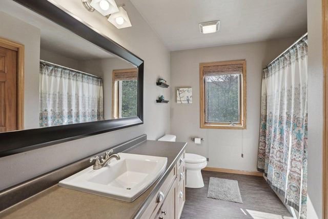 919 Lochmoore Drive, Waunakee, WI 53597