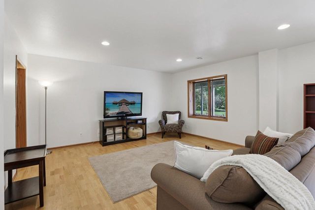 919 Lochmoore Drive, Waunakee, WI 53597