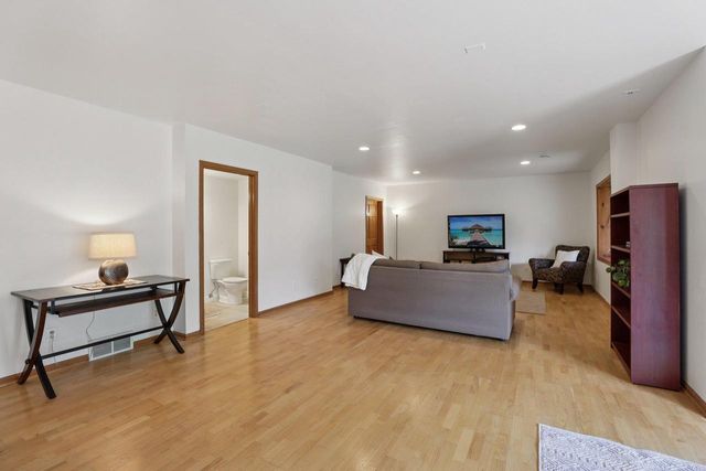 919 Lochmoore Drive, Waunakee, WI 53597