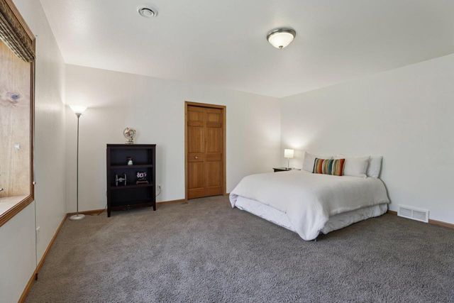 919 Lochmoore Drive, Waunakee, WI 53597