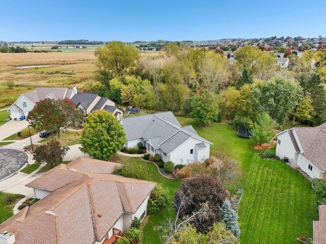 919 Lochmoore Drive, Waunakee, WI 53597