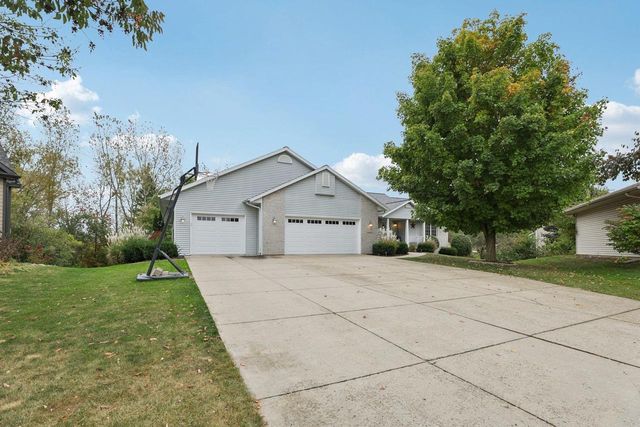 919 Lochmoore Drive, Waunakee, WI 53597