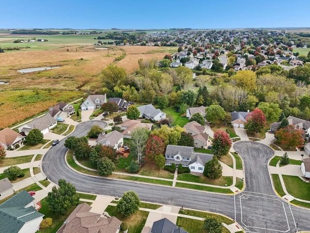 919 Lochmoore Drive, Waunakee, WI 53597