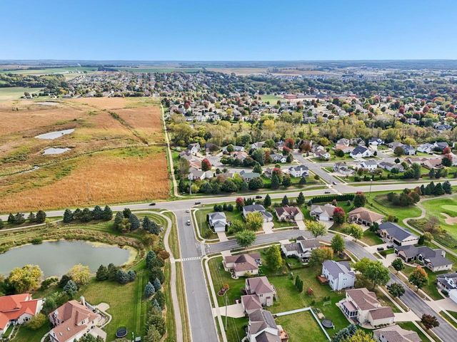 919 Lochmoore Drive, Waunakee, WI 53597