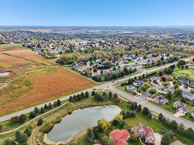 919 Lochmoore Drive, Waunakee, WI 53597