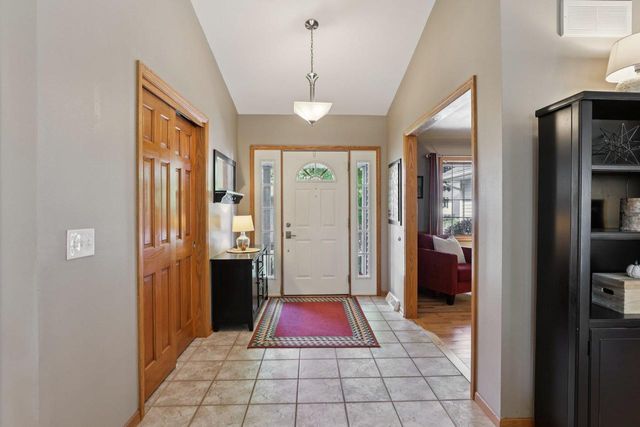 919 Lochmoore Drive, Waunakee, WI 53597