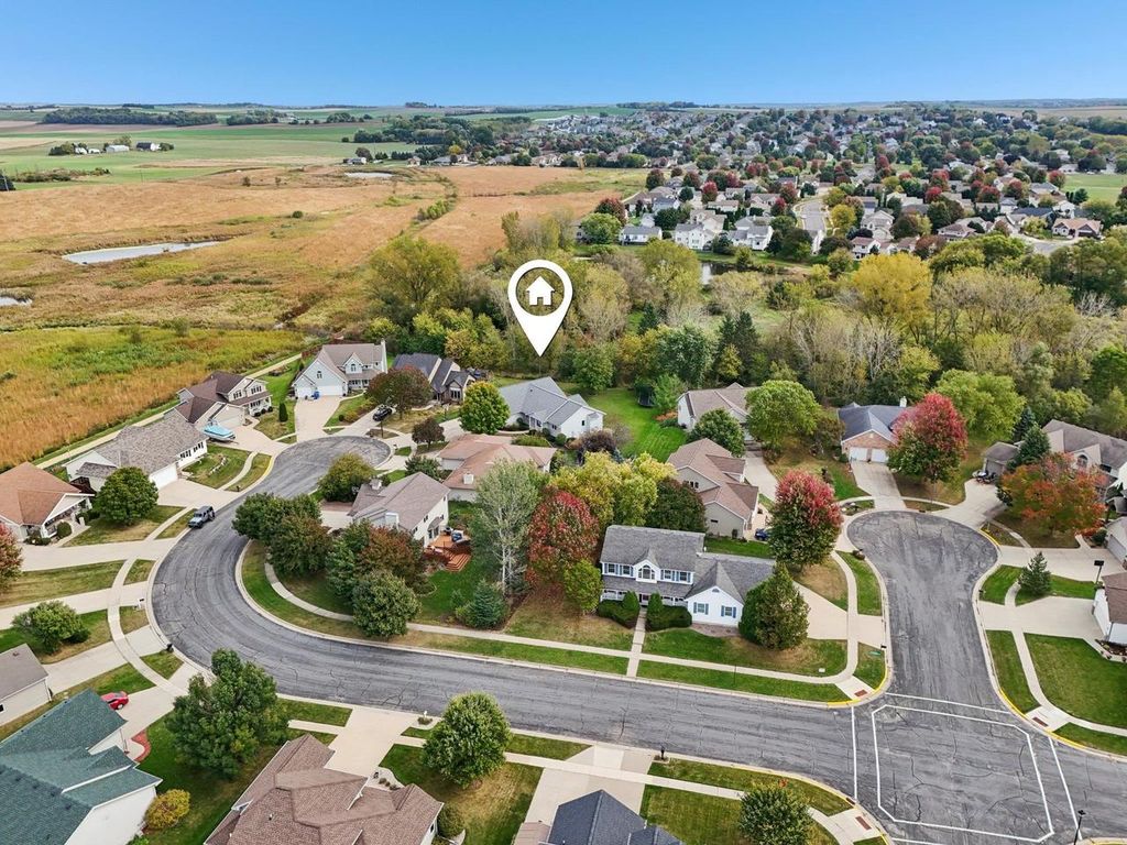 919 Lochmoore Drive, Waunakee, WI 53597